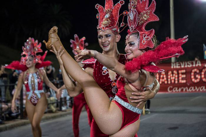 Revista Madame Gótica, durante el Desfile Inaugural del Carnaval 2022, el 20 de enero, en las canteras del Parque Rodó. · Foto: Natalia Rovira