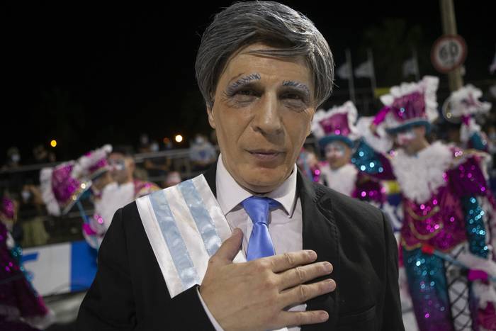 Aldo Martínez, durante el desfile inaugural del Carnaval 2022, en el Paseo de las Canteras del Parque Rodó · Foto: .
