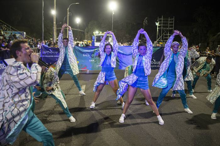 Parodistas Los Muchachos, durante el Desfile Inaugural del Carnaval 2022, el 20 de enero, en las canteras del Parque Rodó. · Foto: .