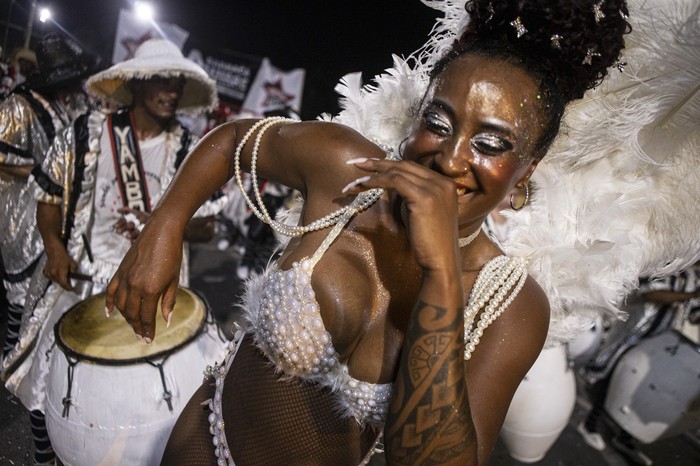 Comparsa Yambo Kenia en el desfile de carnaval. (archivo, enero de 2022) · Foto: Ernesto Ryan