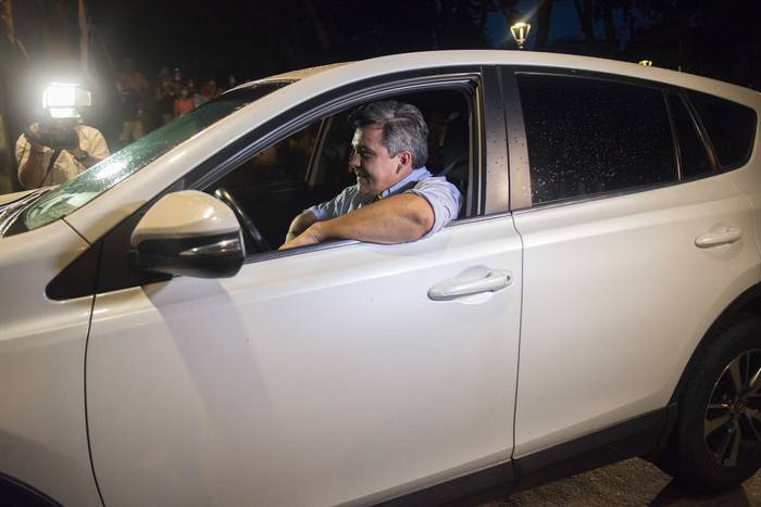 Carlos Camy, a su arribo a la residencia de Suárez y Reyes para el encuentro con el presidente Lacalle Pou.