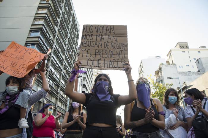 Movilización contra la cultura de la violación en la plaza Independencia (archivo, enero de 2022). · Foto: Natalia Rovira