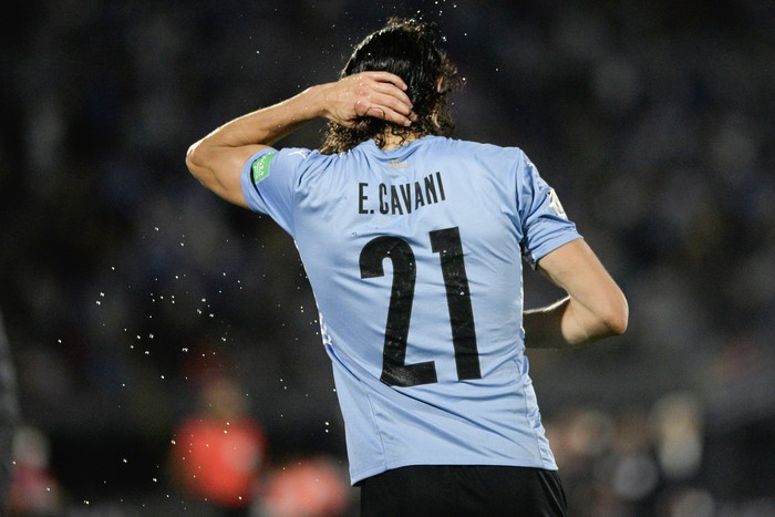 Edinson Cavani durante un partido de Eliminatorias en el estadio Centenario (archivo). · Foto: Alessandro Maradei