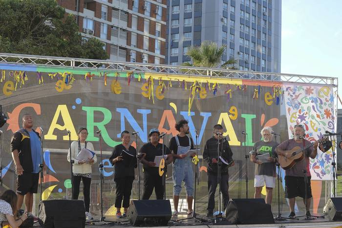 Tablado de Carnavalé en Paraguay y la Rambla, en Montevideo (archivo, febrero de 2022). · Foto: Federico Gutiérrez