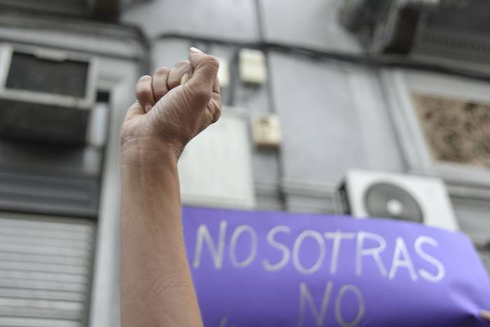 Foto principal del artículo 'Uno de los tres jovenes involucrados en la violación grupal de Cordón fue condenado por difundir material de contenido íntimo' · Foto: Natalia Rovira