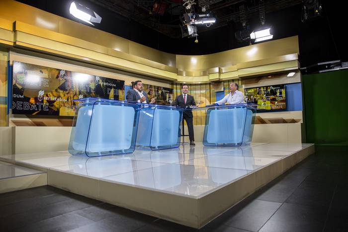 Debate Alejandro Sánchez - Alejandro Umpiérrez en Canal 5. · Foto: Ernesto Ryan