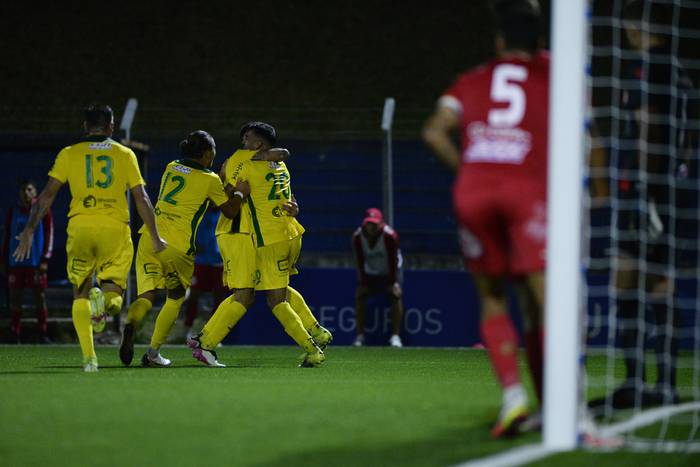 Facundo Rodríguez, de Cerrito, festeja su gol, por la fecha 5, del Torneo Apertura, el 11 de marzo, en el estadio Parque Palermo. · Foto: Alessandro Maradei