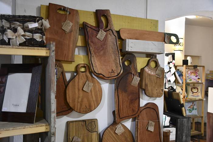 Comercio de artesanías en Nueva Helvecia. (archivo, octubre de 2014) · Foto: Ignacio Dotti