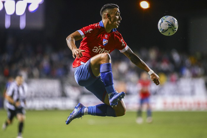 José Luis Rodríguez, jugando para Nacional ante Wanderers, el 20 de marzo de 2022 en el Parque Alfredo Víctor Viera. · Foto: Ernesto Ryan