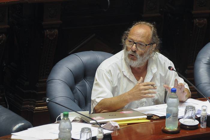 Daniel Olesker, durante una sesión de la Cámara de Senadores en el Palacio Legislativo (archivo, marzo de 2022). · Foto: Federico Gutiérrez