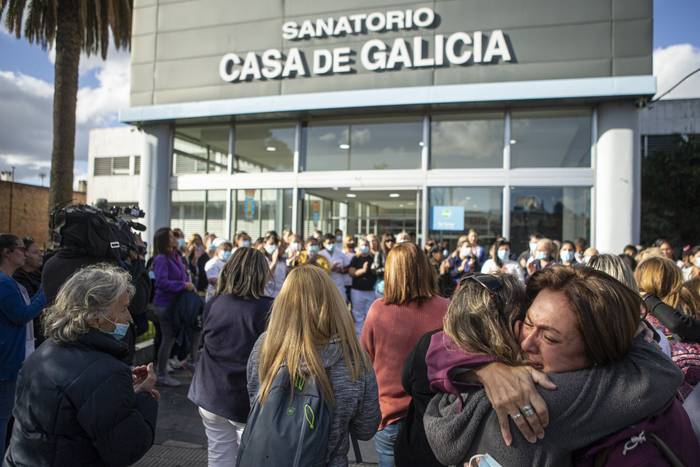 Trabajadores de Casa de Galicia el día del cierre de la mutualista (archivo, marzo de 2022). · Foto: .