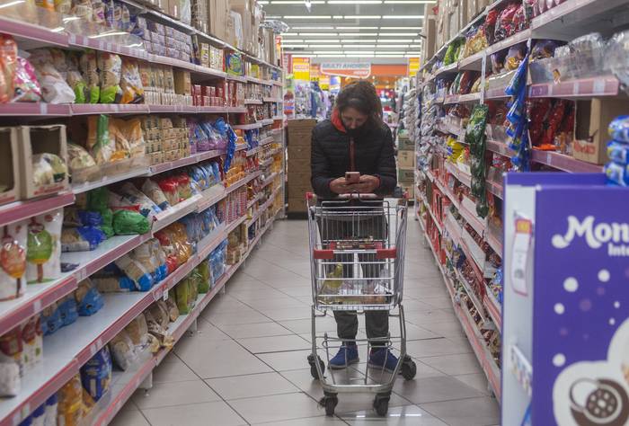 Supermercado en Montevideo (archivo, abril de 2022). · Foto: Alessandro Maradei