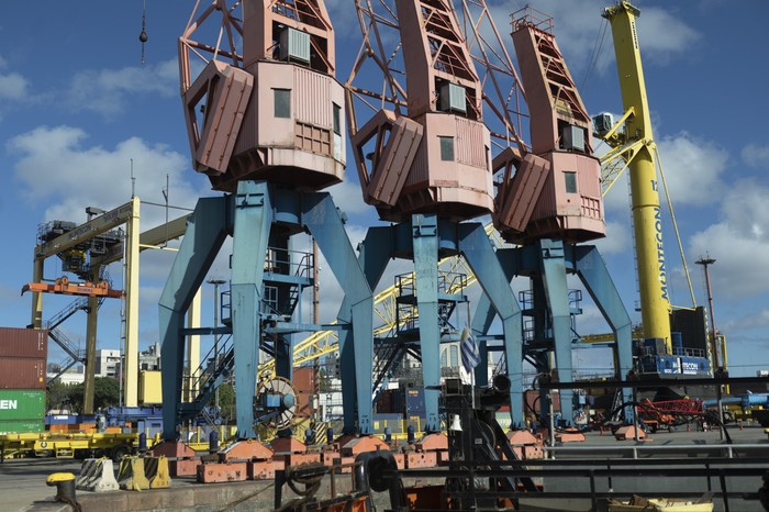 Montecon en el puerto de Montevideo (archivo, abril de 2022). · Foto: Ernesto Ryan