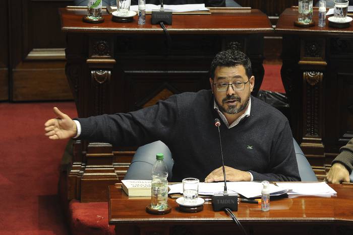 Alejandro Sánchez, el 3 de abril, durante la sesión en la Cámara de Senadores, en Montevideo. · Foto: Federico Gutiérrez