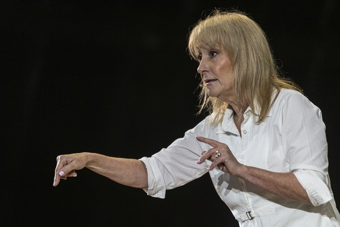 Carolina Cosse, durante la presentación del Plan V, en el gimnasio de Stockolmo (archivo, mayo de 2022). · Foto: .