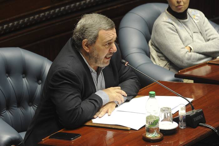 Mario Bergara, durante una sesión de la Cámara de Senadores (archivo, mayo de 2022). · Foto: Federico Gutiérrez