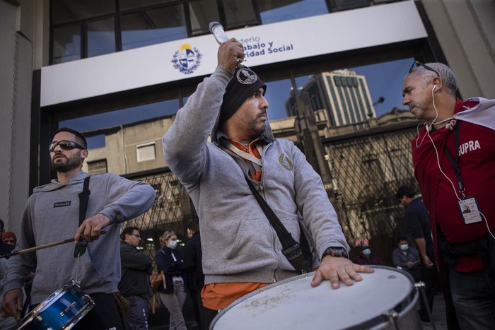 Movilización de Sutra, el 9 de mayo de 2022, en el Ministerio de Trabajo y Seguridad Social. · Foto: Ernesto Ryan