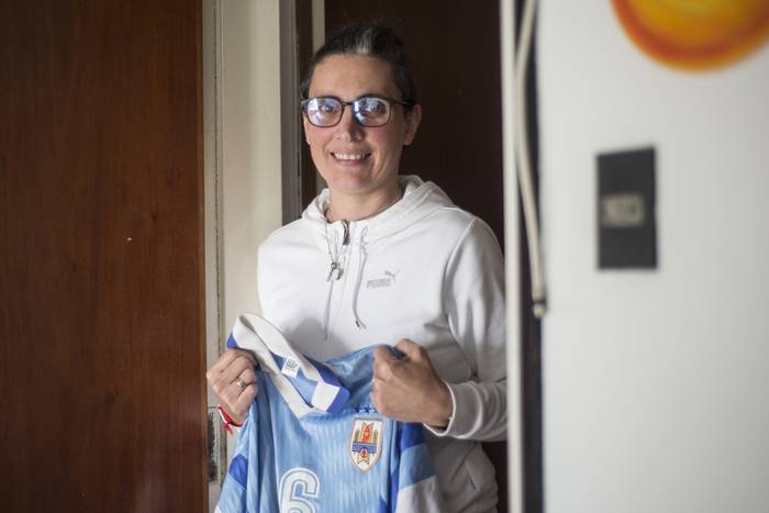 Foto principal del artículo 'La historia de Natalia Belando, pionera del fútbol femenino uruguayo que ganó el primer campeonato local' · Foto: Natalia Rovira