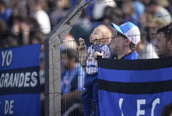 Hinchada de Liverpool (archivo). · Foto: Alessandro Maradei