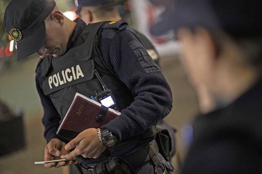police RS120255_20220524er_11