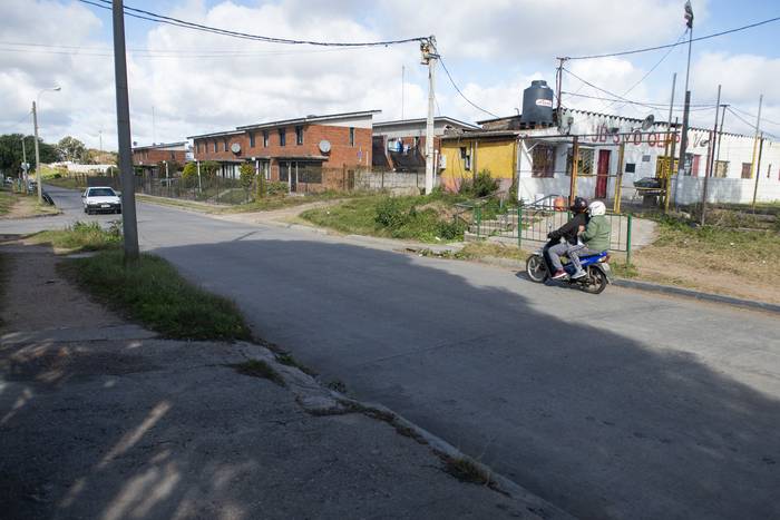 Esquina de Camino Edison y Lamartine, Barrio Peñarol. (archivo, mayo de 2022) · Foto: Alessandro Maradei