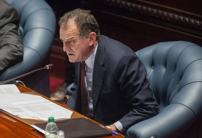 Guido Manini Ríos, durante una sesión de la Cámara de Senadores (archivo, junio de 2022). · Foto: Alessandro Maradei
