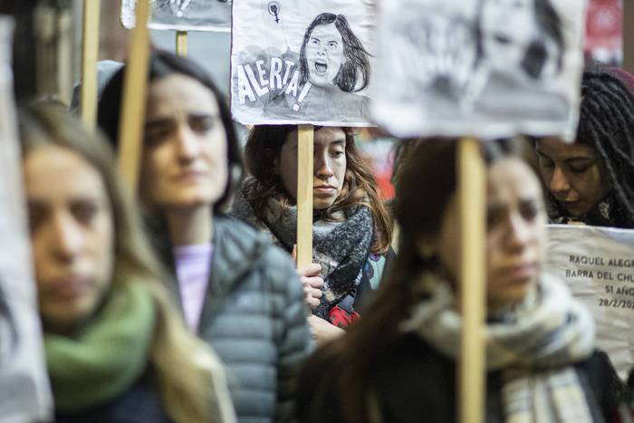 Alerta feminista en el Centro de Montevideo (archivo, junio de 2022). · Foto: .