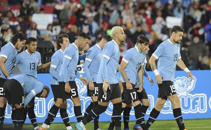 La selección uruguaya el el 22 de abril de 2022, en el estadio Centenario. · Foto: .