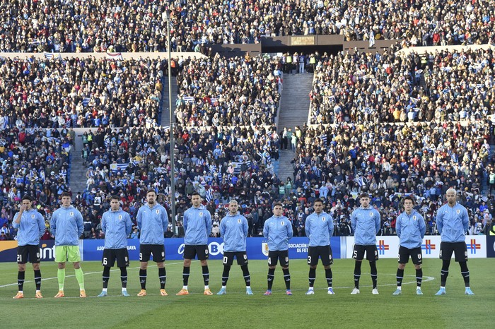 Selección uruguaya de fútbol en el estadio Centenario (archivo, junio de 2022). · Foto: Federico Gutiérrez