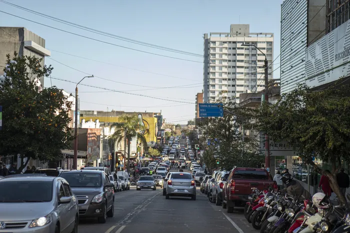 Avenida Sarandí, en Rivera. Foto: Ernesto Ryan (archivo, junio de 2022)