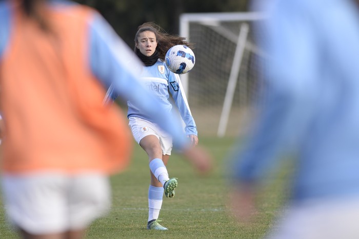 Esperanza Pizarro durante un entrenamiento en el complejo deportivo Enrique Castro, en camino La Paz (archivo). · Foto: Alessandro Maradei