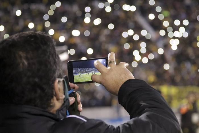 Foto principal del artículo 'Antel lanzó nueva tecnología en telefonía celular: ¿Qué es el 5G?' · Foto: Milton Cabrera