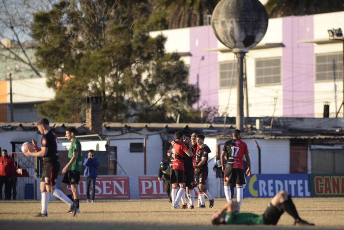Partido entre Basañez e Ituzaingó de Punta del Este, el 30 de junio, en el estadio la Bombonera, por la Copa Auf Uruguay. · Foto: Alessandro Maradei