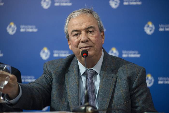 El ministro del interior Luis Alberto Heber en conferencia de prensa. · Foto: Alessandro Maradei