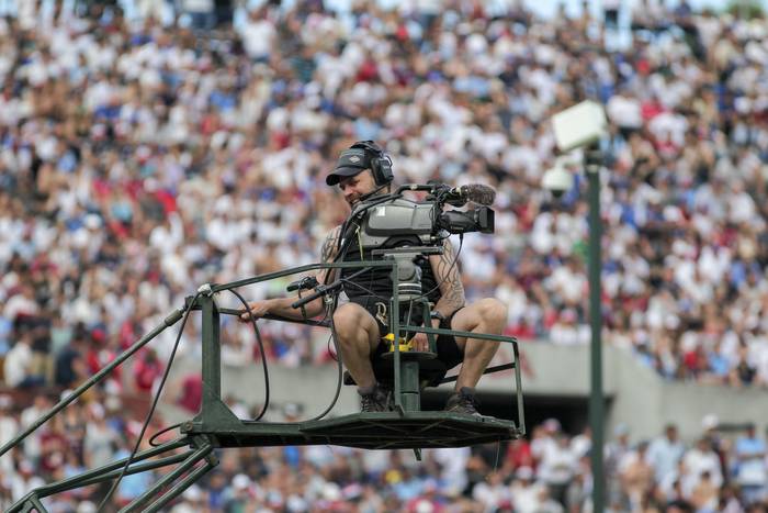 Transmisión televisiva del Campeonato Uruguayo, el 17 de noviembre de 2019, en el estadio Centenario. · Foto: Ernesto Ryan