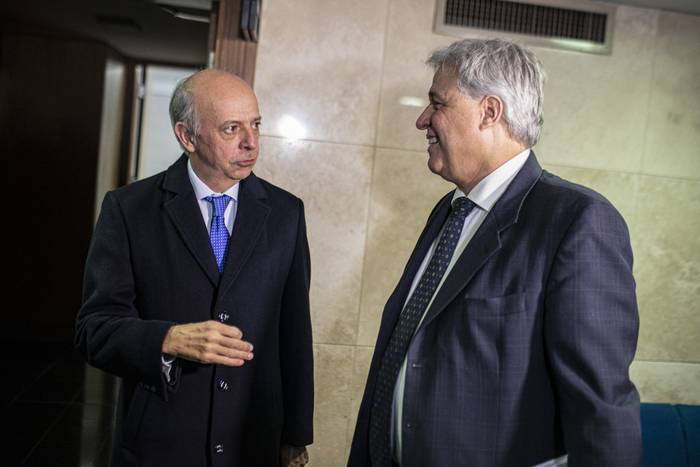 Los ministros Javier García y Francisco Bustillo (archivo, agosto de 2022). · Foto: Ernesto Ryan