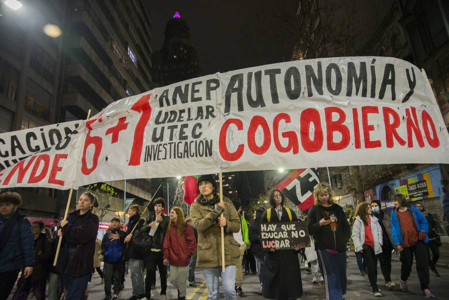 Profesores de Montevideo nucleados en ADES inician huelga a partir del ...