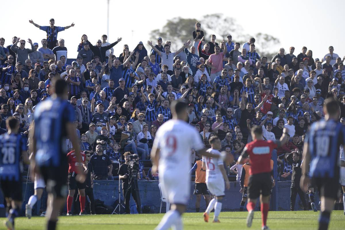 Comisión de la Asociación Uruguaya de Fútbol inspeccionó la cancha