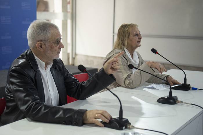 Benjamín Liberoff y Liliam Kechichian, el 15 de agosto, durante la conferencia de prensa en la Huella de Seregni, en Montevideo. · Foto: Alessandro Maradei