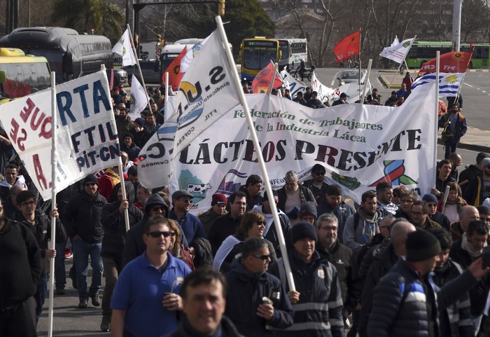 Trabajadores de la Industria láctea (archivo, julio 2022) · Foto: Dante Fernández