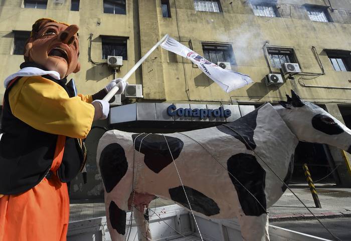 Manifestación de trabajadores de la industria láctea (archivo, julio de 2022). · Foto: Dante Fernández