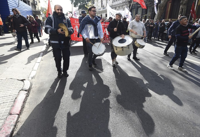 Manifestación de trabajadores de la leche, el 14 de julio de 2022 en Montevideo. · Foto: Dante Fernández