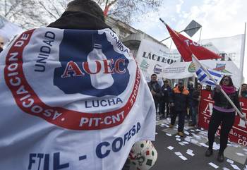 Manifestación de AOEC en Montevideo (archivo, julio de 2022). · Foto: Dante Fernández