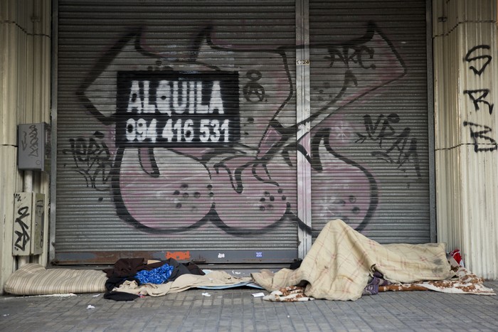 Persona en situación de calle en Montevideo (archivo, julio de 2022). · Foto: Mara Quintero