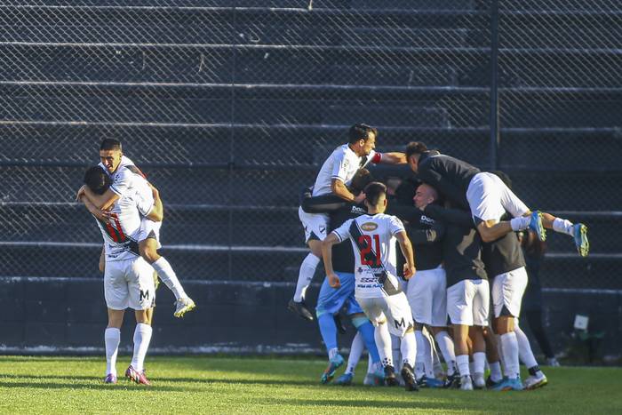 Los jugadores de Danubio tras un gol a Montevideo City Torque. (archivo, agosto de 2022) · Foto: .
