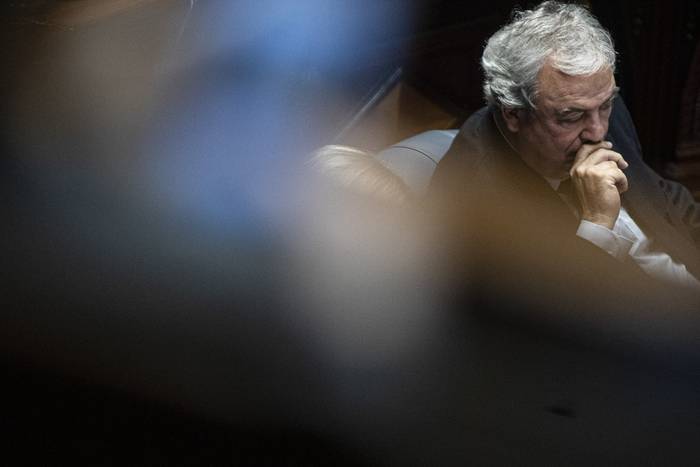 Luis Alberto Heber, el 22 de agosto de 2022, durante la sesión del Senado en la que fue interpelado junto al canciller Francisco Bustillo. · Foto: Ernesto Ryan