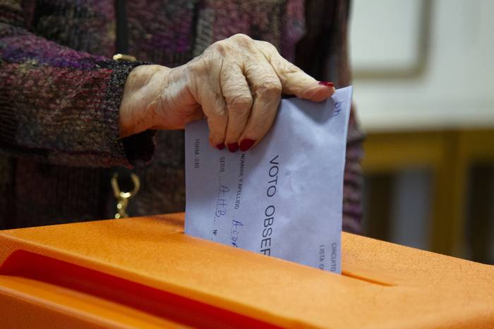 Votación en las elecciones nacionales, en Montevideo (archivo, noviembre de 2019). · Foto: Ernesto Ryan