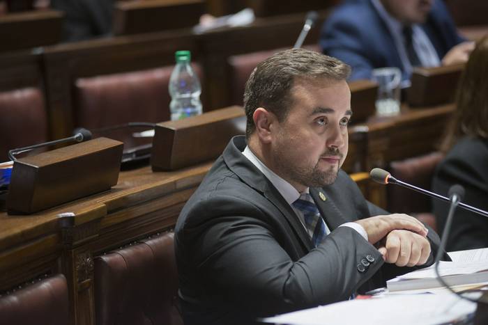 Sebastián Cal, durante una sesión de la Cámara de Senadores (archivo, agosto de 2022). · Foto: Mara Quintero