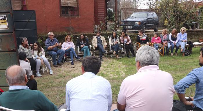 Encuentro de militantes en Comité de Base de Paysandú. · Foto: Milton Cabrera