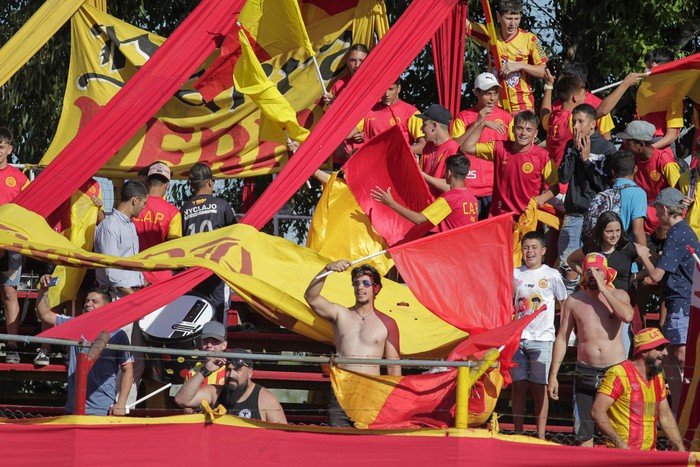 Hinchas de Progreso en el estadio Abraham Paladino. (archivo, noviembre de 2024) · Foto: Ernesto Ryan